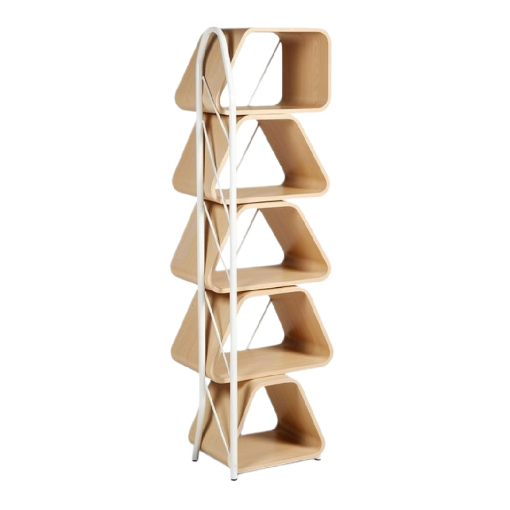Moderne houten boekenkast met unieke driehoekige planken